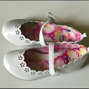 Cut waterproof white teens flat 2